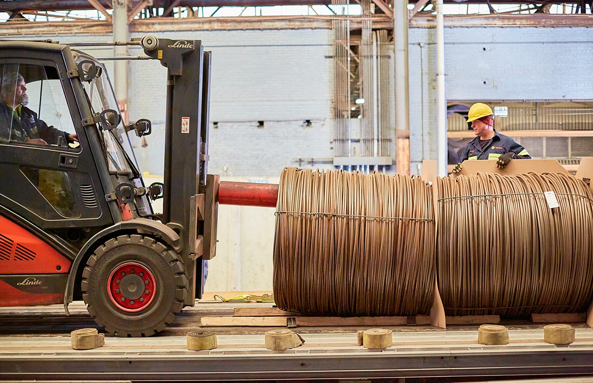 forklift-picking-up-steel,-the-advantage-of-domestic-steel.jpg forklift-picking-up-steel,-the-advantage-of-domestic-steel.jpg